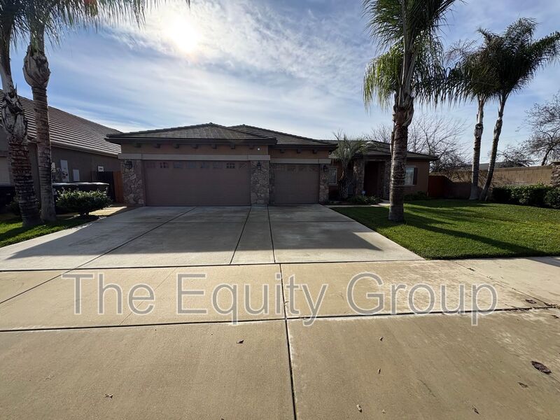 Visalia House: 5235 West Nellis Ct