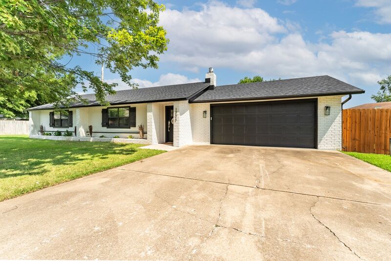 Bentonville House: 1906 SE Taylor St