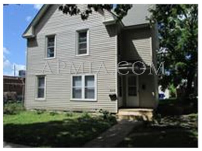 Cedar Rapids Condo: 806 2nd Ave SW