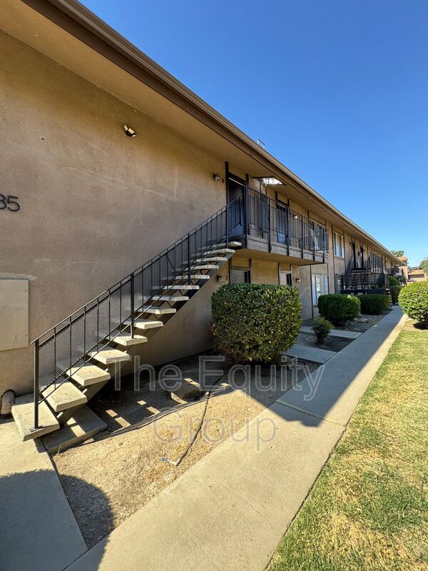 Visalia House: 3535 W Campus Ave -10