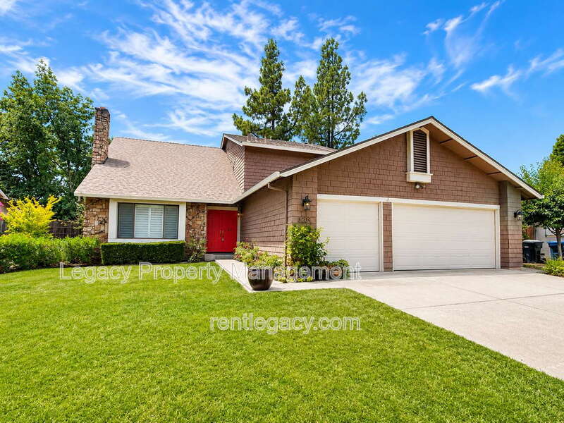 Fairfield House: 3209 Serra Way