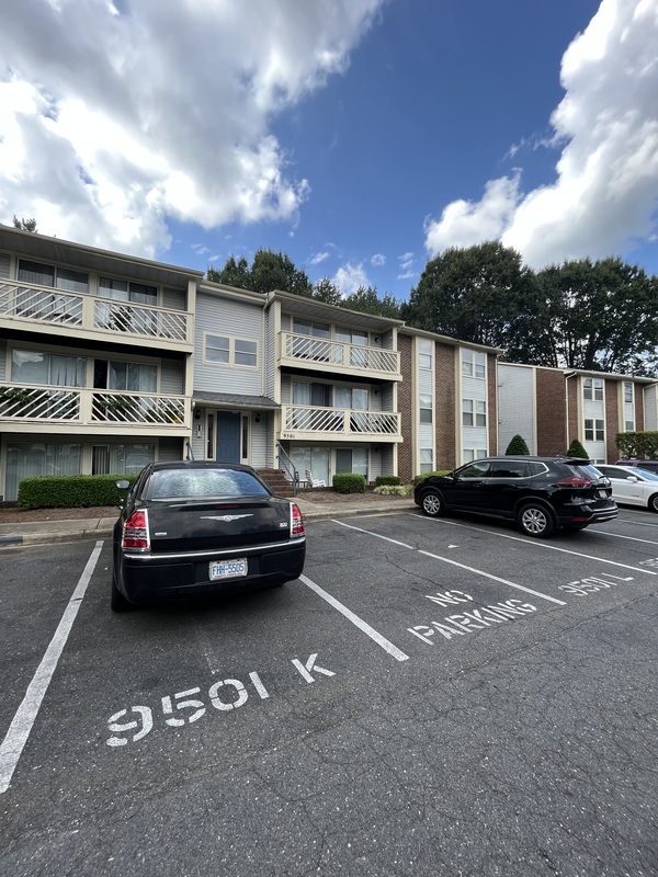 Charlotte Condo: 9501 Shannon Green Drive