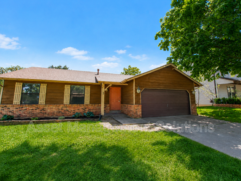 Saint Peters House: 1 Oak Point Dr