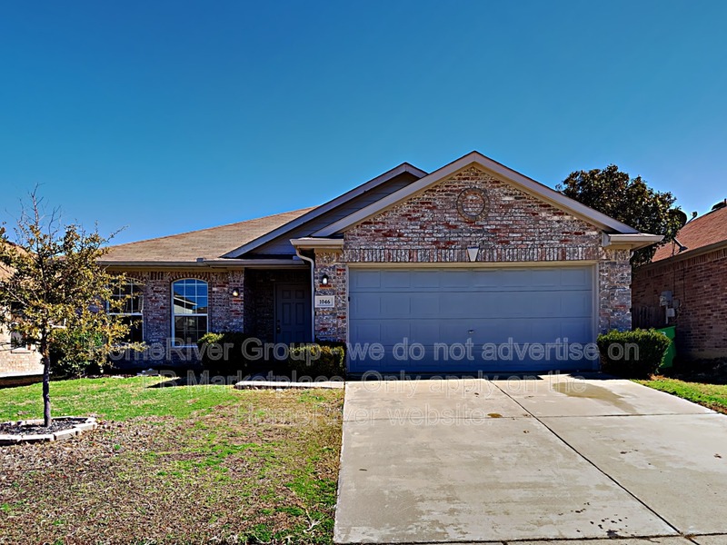 Aubrey House: 1046 Warbler