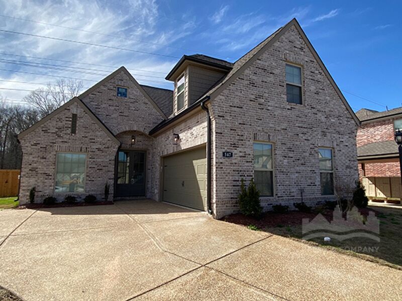Cordova House: 547 Rosalie Woods Dr
