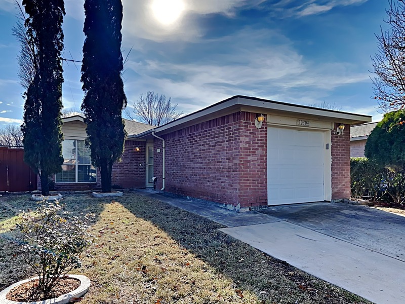 Dallas House: 10304 Blackjack Oaks Dr