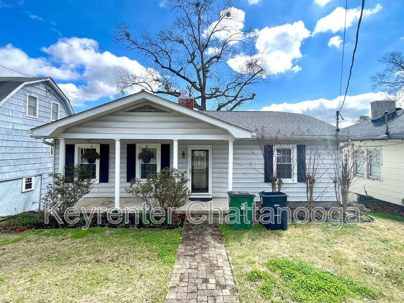 Chattanooga House: 1818 John Ross Rd