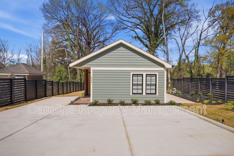 Charlotte House: 1840 Merriman Ave