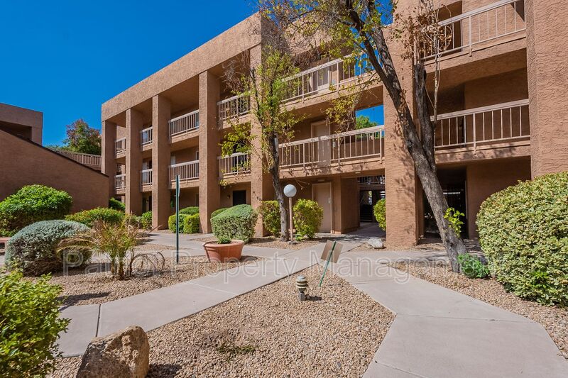 Scottsdale House: 7494 E Earll Dr