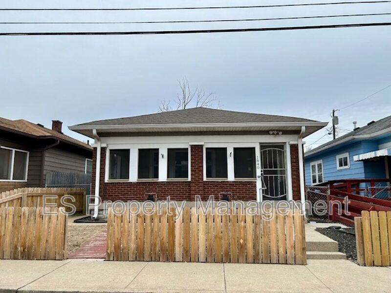 Indianapolis House: 1840 W Maryland St (WEST)