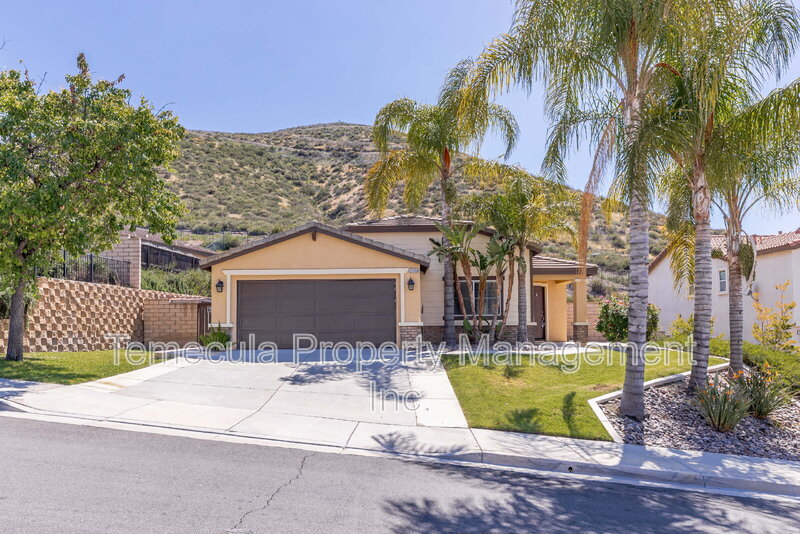 Menifee House: 23353 Badger Creek Lane