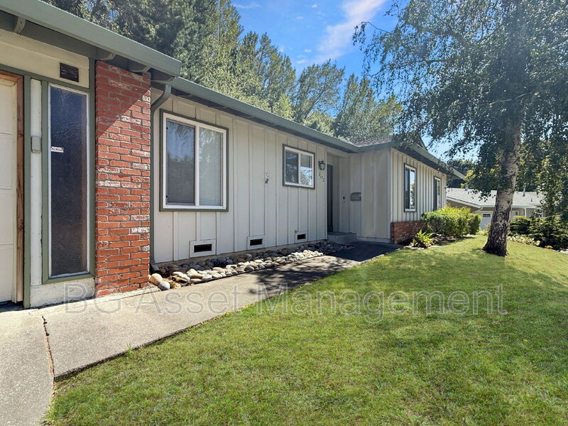 Pinole House: 2672 Doidge Avenue