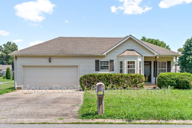 Clarksville House: 3279 South Senseney Circle