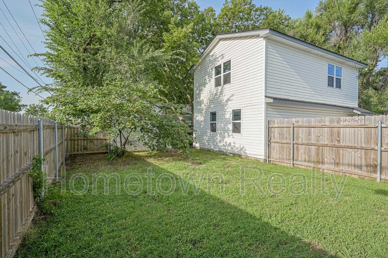 Norman House: 135.5 E Himes Street