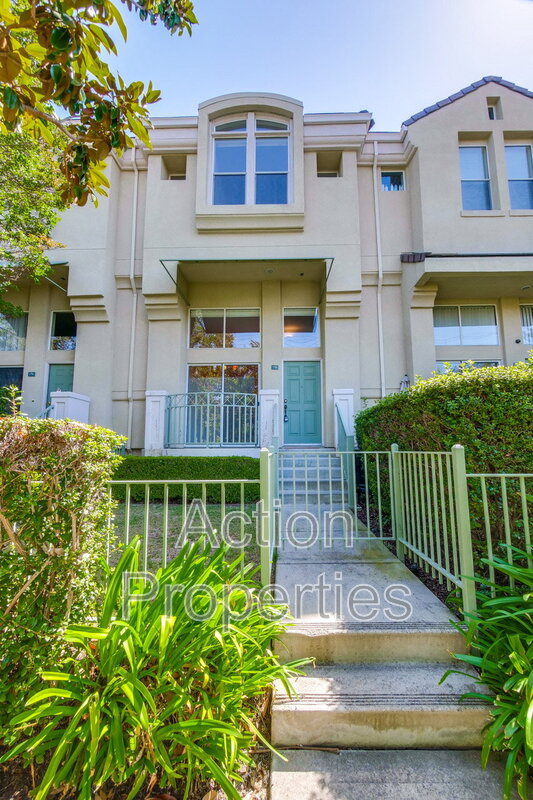 Mountain View Townhome: 158 Holly Ct.