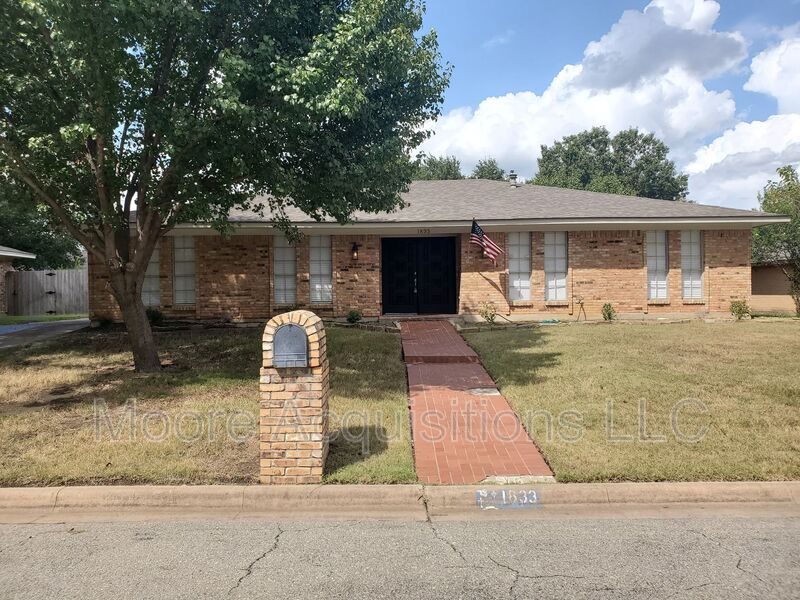 Sherman House: 1833 Skyline Dr