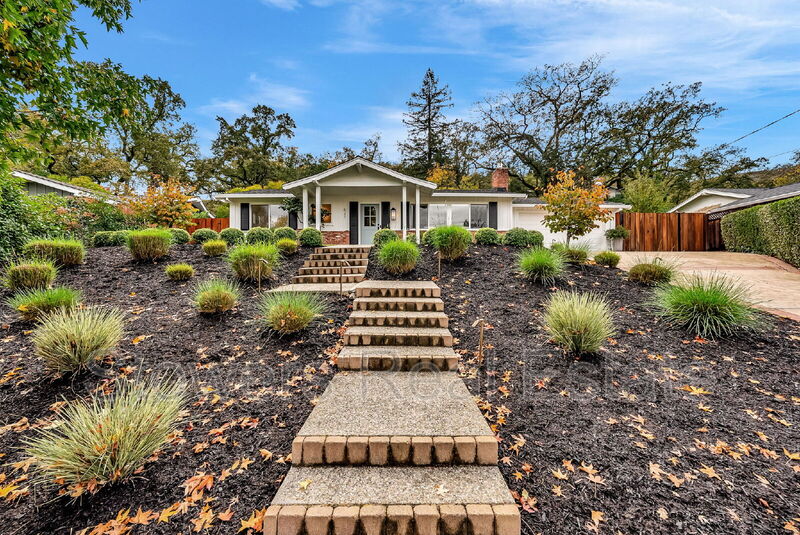 Lafayette House: 627 North Silverado Drive