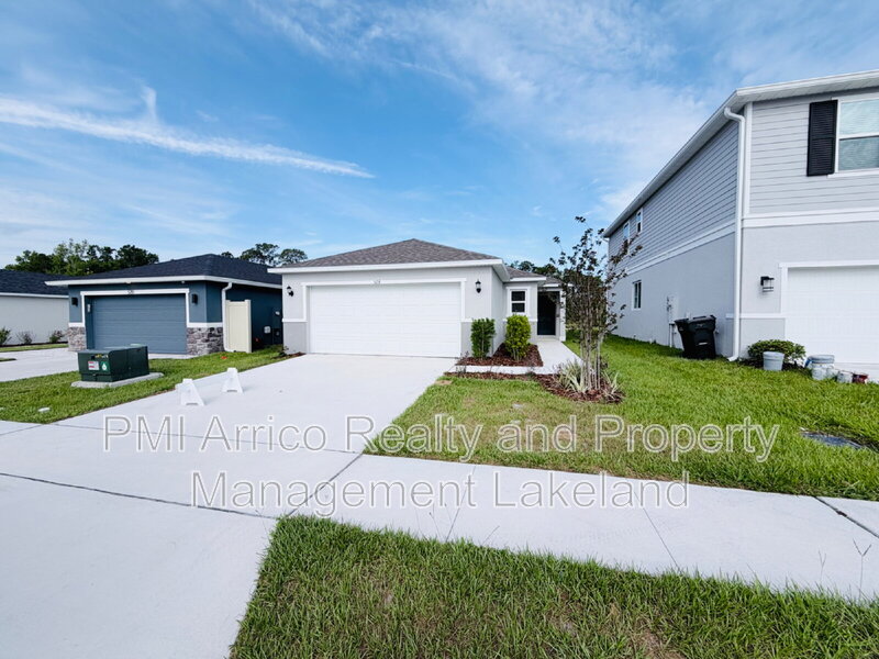Auburndale House: 524 Carya Way