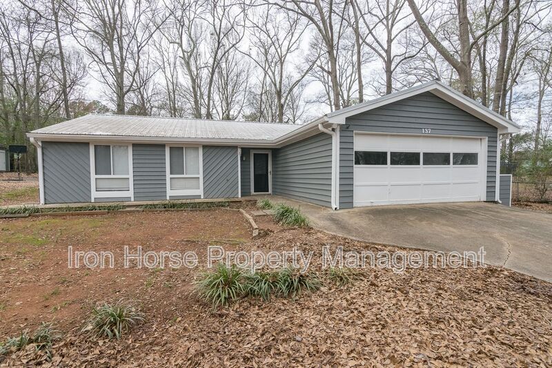 Watkinsville House: 137 Hight Court