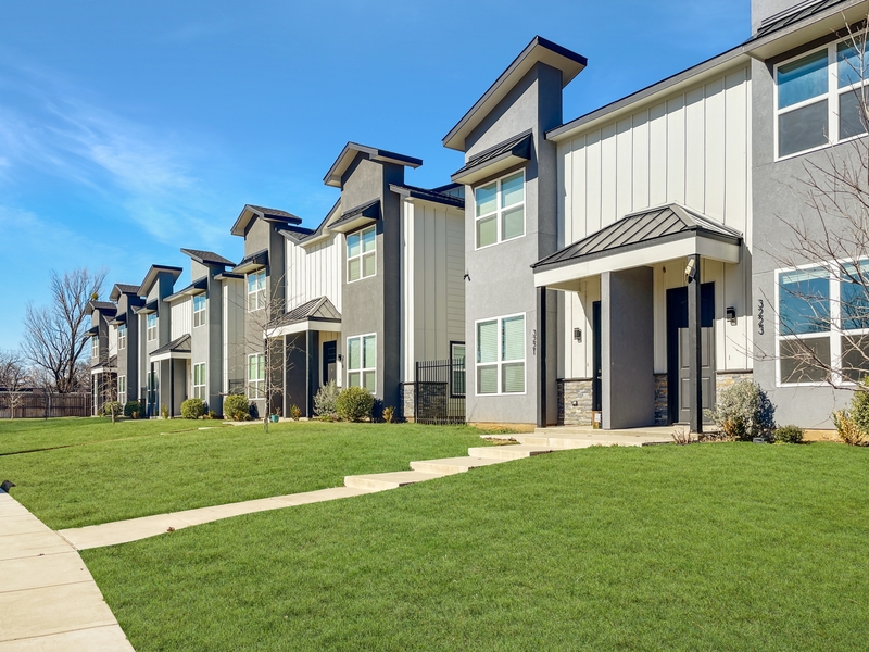 Fort Worth House: 3223 Chenault Street