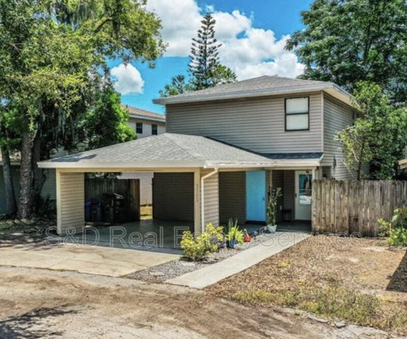 Lakeland House: 3542 Raintree Court