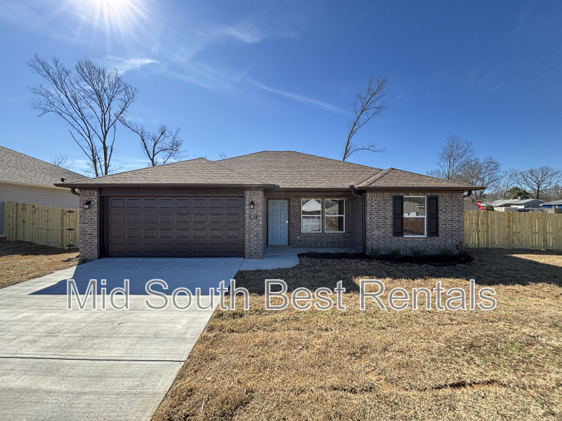 Jacksonville House: 624 Timberline Rd