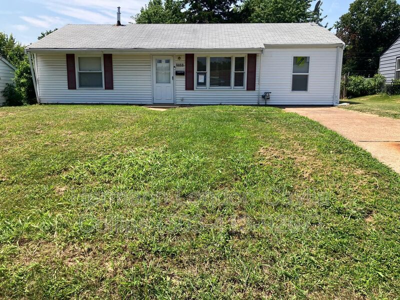Saint Louis House: 9859 Vickie Pl