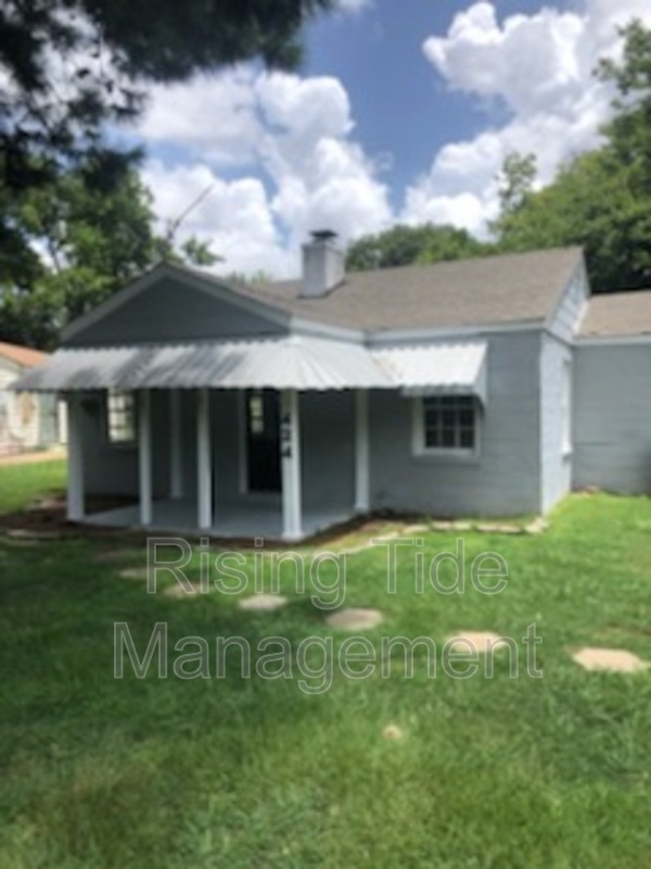 Montgomery House: 424 E Shawnee Dr