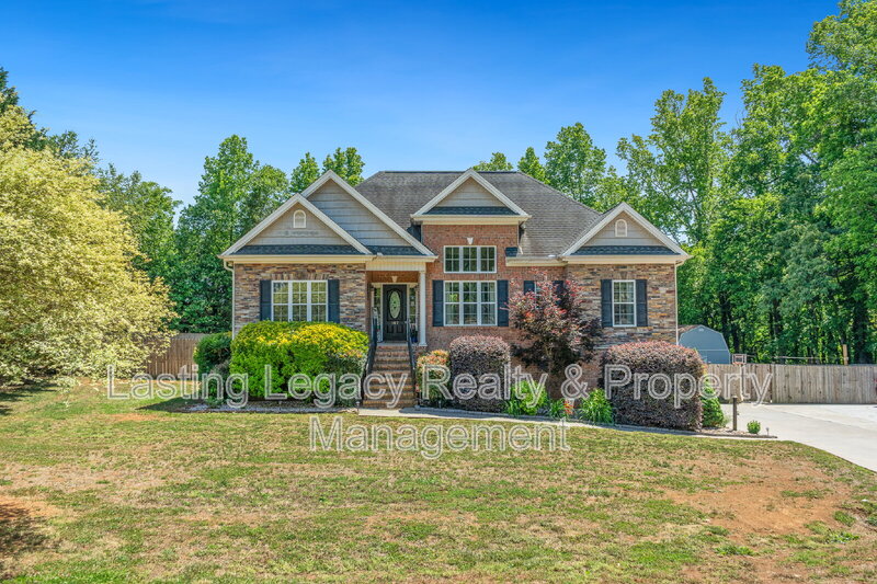 Mocksville House: 187 Marbrook Dr