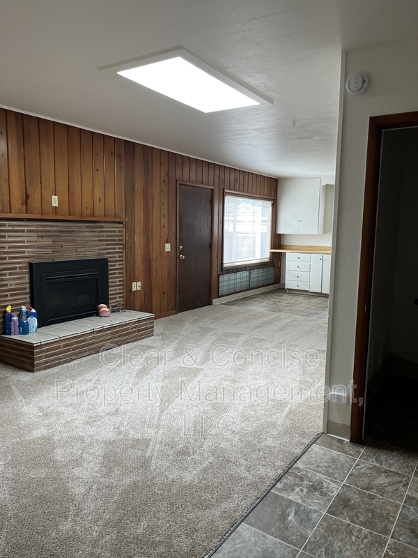 Eugene Condo: 30 1/2 Monroe Street