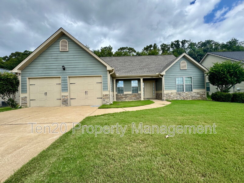 Opelika House: 400 Gwynne's Way