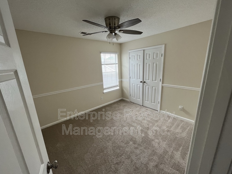 Photo 4 of 6869 Century Oaks Dr