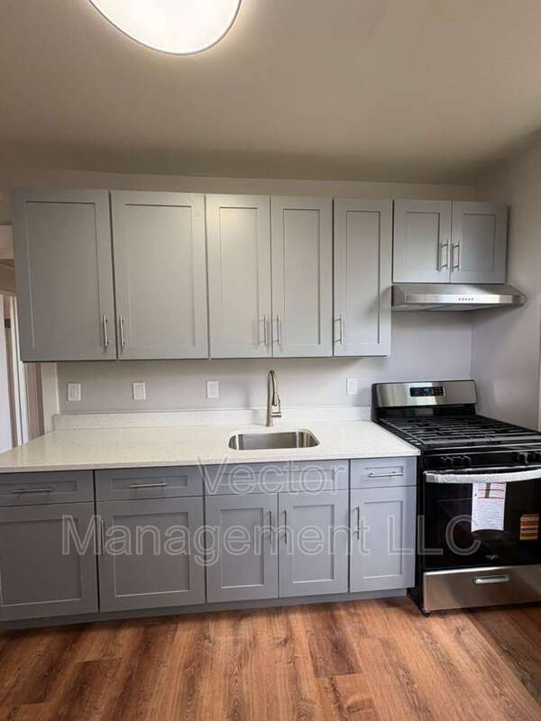 New Haven Condo: 1476 Chapel Street