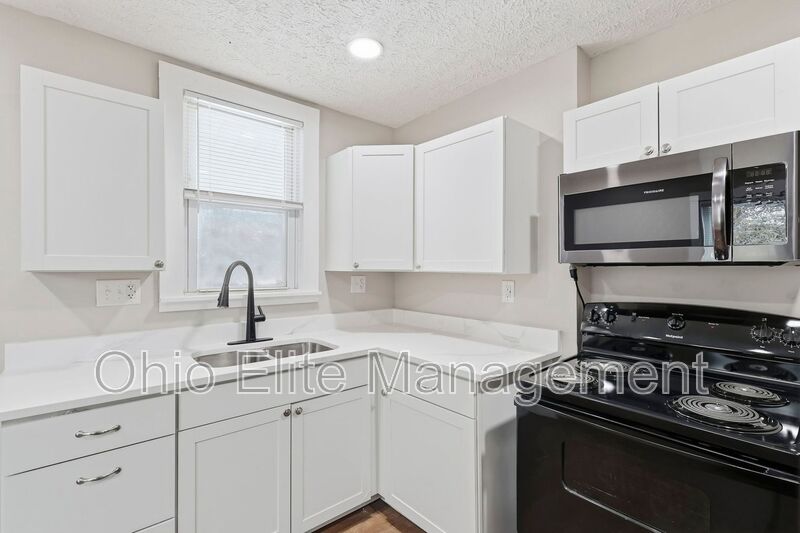 Columbus House: 783-785 S 18th St