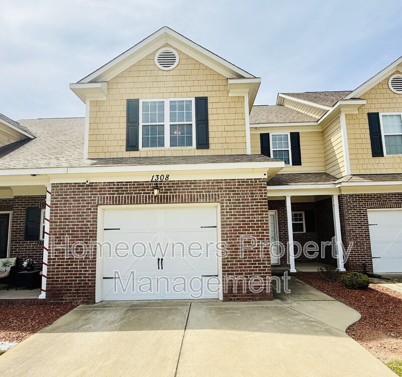 Fayetteville House: 1308 Braybrooke PL
