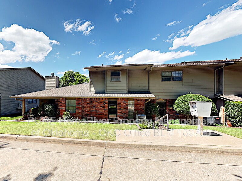 Edmond Condo: 1821 Hunters Ridge Rd