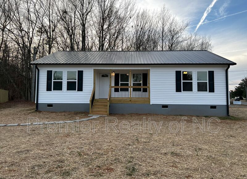 Lexington House: 134 Bowers Rd