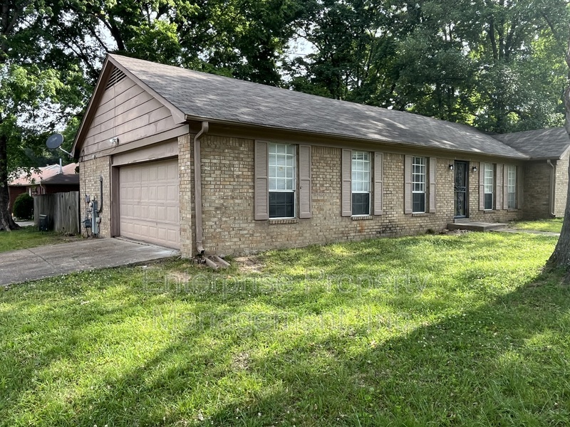 Photo 3 of 6124 Chinaberry Dr