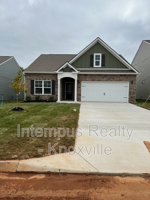 Loudon House: 1311 Hampton Place Cir