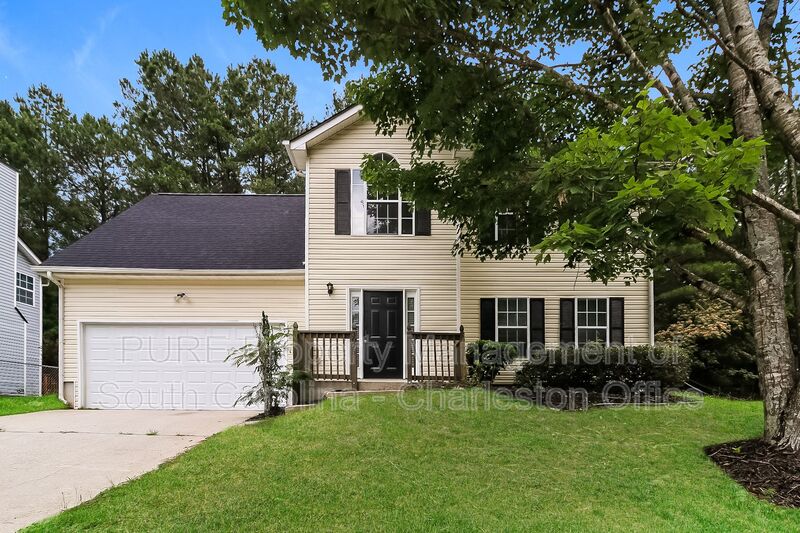 Summerville House: 312 MacGregor Dr