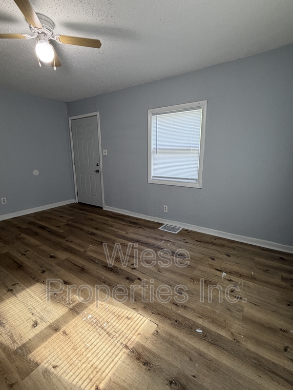 Springfield House: 2213 East Adams Street