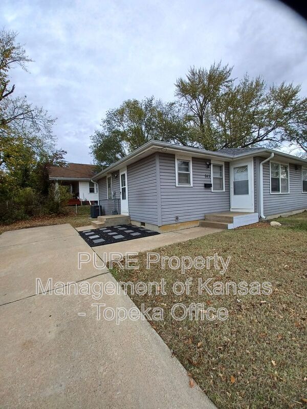 Topeka House: 643 SW Oakley