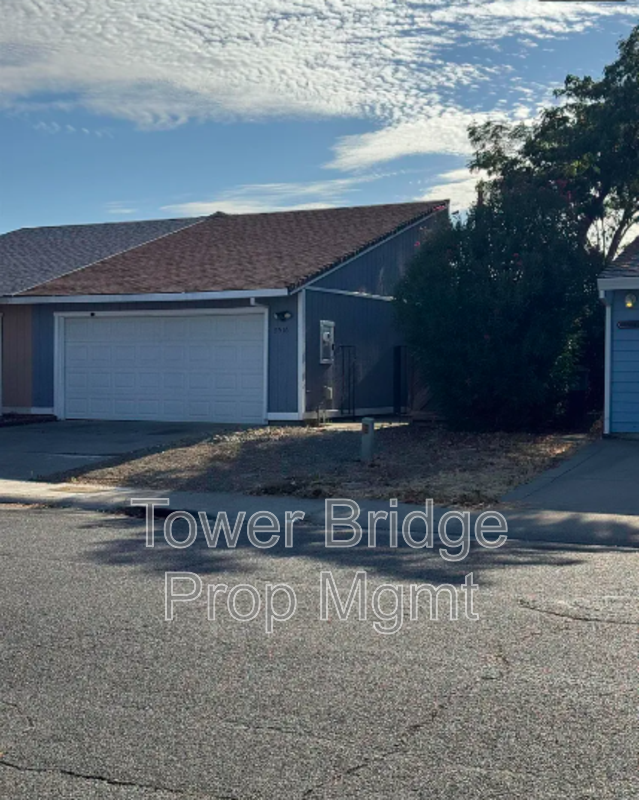 Sacramento House: 7516 Whisperwillow Drive
