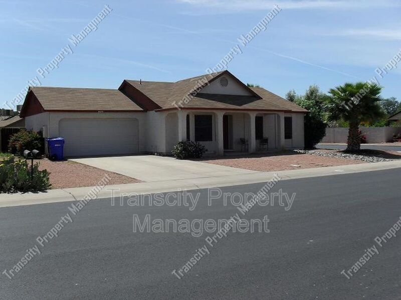 Chandler House: 6155 W Del Rio St