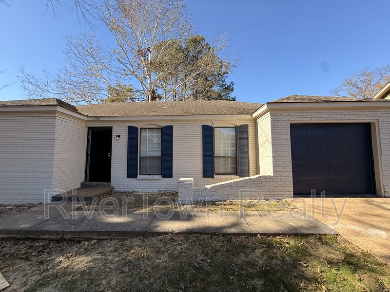 Memphis House: 4987 Scenicwood Cv