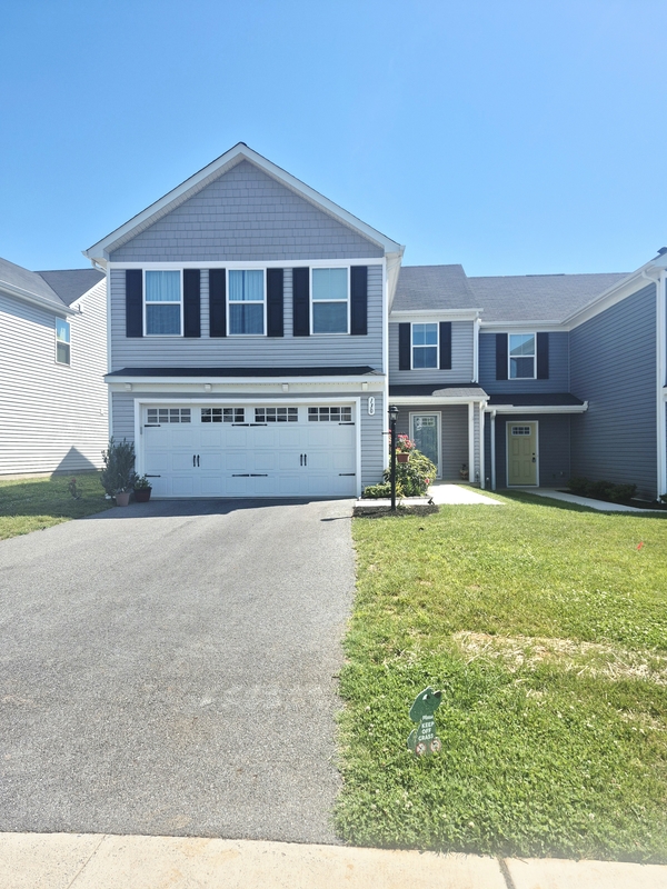 LYNCHBURG House: 130 Robinia Road