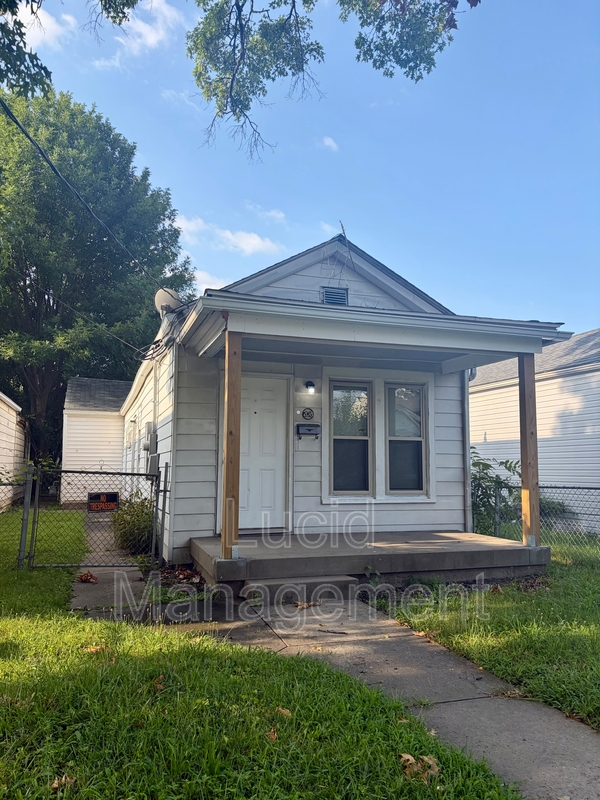 Louisville House: 208 Ottawa Ave - 1