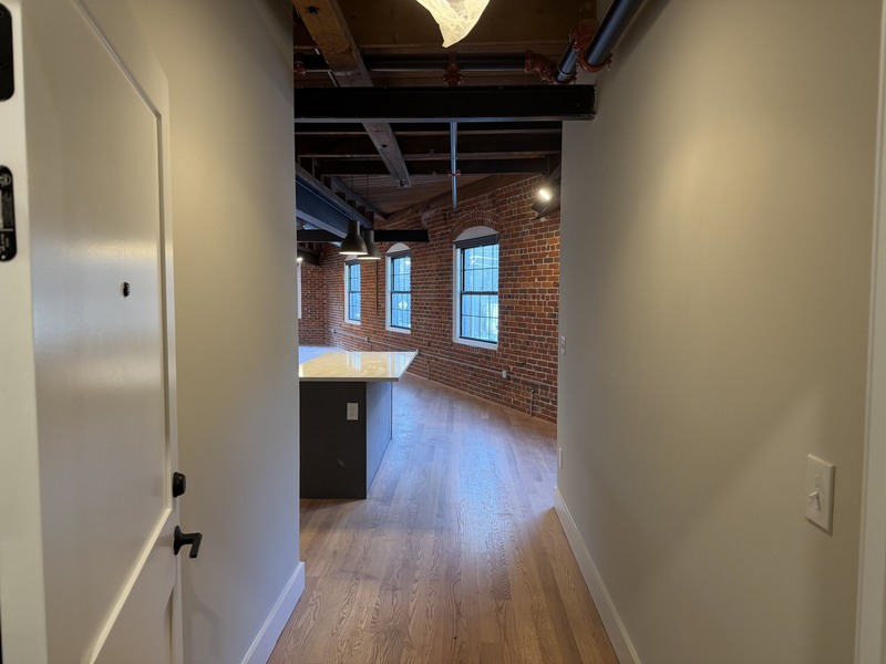 Jefferson Condo: 1665 Main St Unit C208