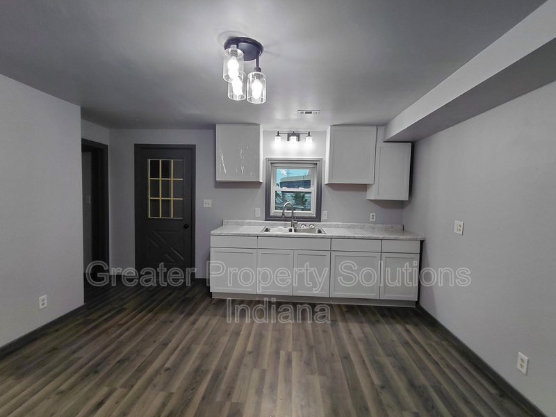 Michigan City House: 731 West 4th StUpper