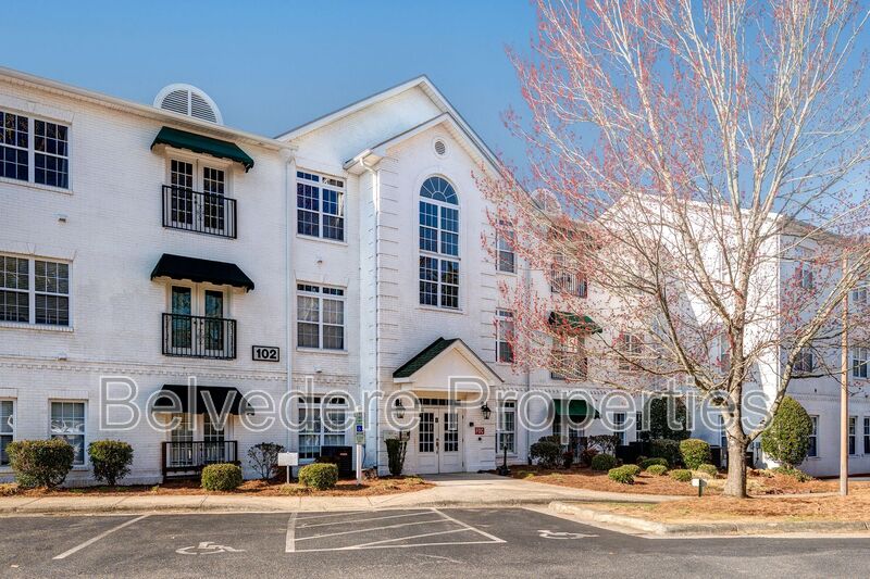 Greensboro House: 102-203 Sunset Circle